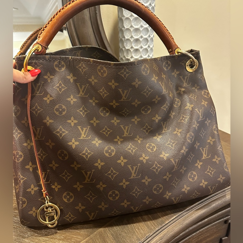 Louis Vuitton Artsy Bag